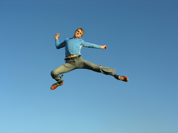 Man fly on blue sky - Foto, afbeelding