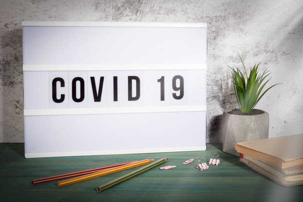 Covid 19 Coronavirus. Symptomen, verspreiding, transmissie en beperkingen - Foto, afbeelding