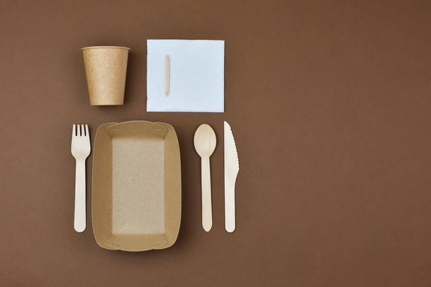 Zero waste, environmentally friendly, disposable paper utensils. View from above. - 写真・画像