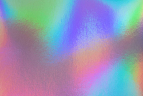 80 'lerin tarzında soyut gökkuşağı holografik arka planı. Mor, pembe ve parlak neon renkli bulanık doku. - Fotoğraf, Görsel