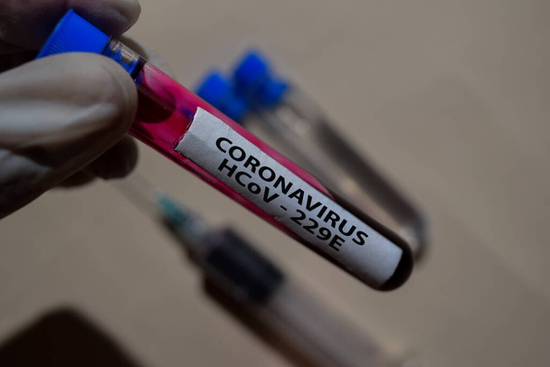 Vaccin contre le coronavirus Covid-19 - Test isolé sur le bureau. Soins de santé / Concept médical
 - Photo, image