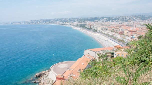 vista para a cidade de Nice, nos Alpes Marítimos, França. bela cor brilhante nesta cidade abaixo da influência italiana
 - Foto, Imagem