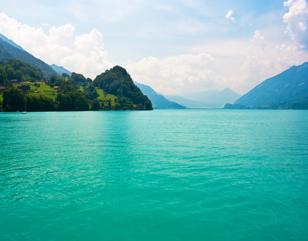 スイスの湖 - 写真・画像