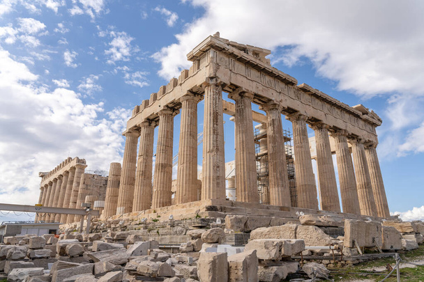 Парфенон залишається в Акрополі в сонячний день, Афіни-Греція. - Фото, зображення