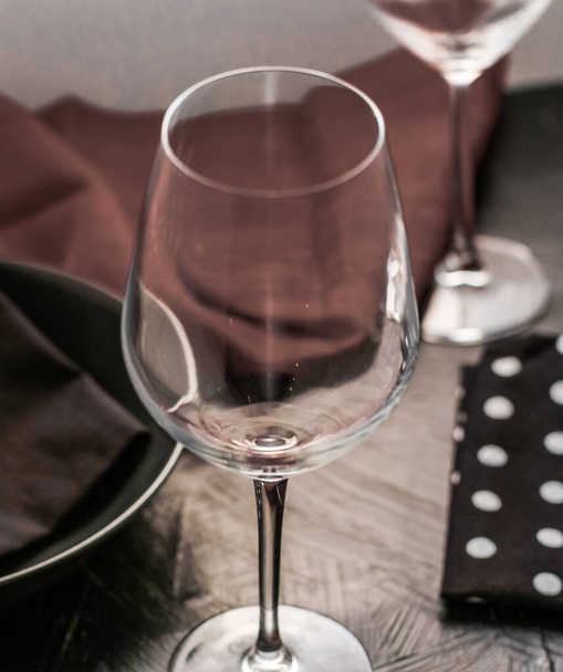 Decoração de mesa formal para jantar de férias, utensílios de mesa de luxo
 - Foto, Imagem