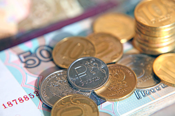 Τα ρώσικα ρούβλια. Κέρματα και τραπεζογραμμάτια της Ρωσίας - Φωτογραφία, εικόνα