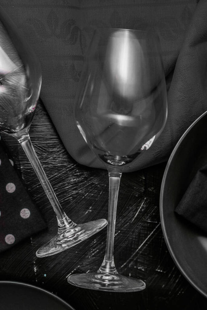 Formelle Tischdekoration für Festtagsessen, luxuriöses Geschirr - Foto, Bild