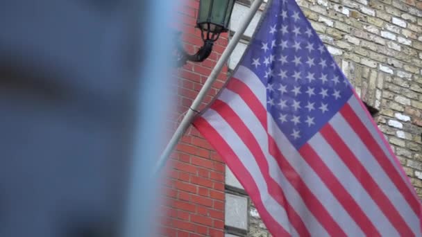 USA flag in Dublin, Irland. - Footage, Video
