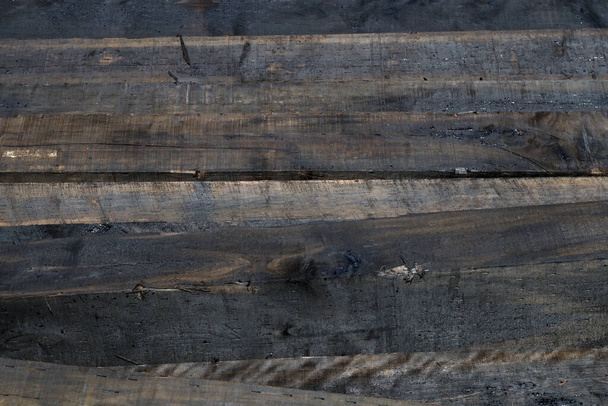 σκούρο ξύλο υφή μαύρο πίσσα φόντο δοκών  - Φωτογραφία, εικόνα