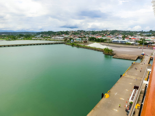 Port Limon - port maritime du Costa Rica. Mer et ciel bleu
 - Photo, image