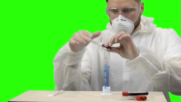 Scientist tries to discover medicine to cure coronovirus. - Záběry, video