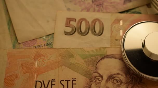 Různé české bankovky se stetoskopem - Záběry, video