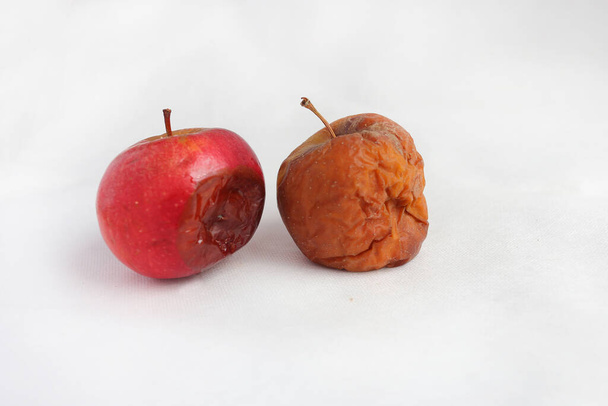 due mele marce isolate su fondo bianco. concetto
 - Foto, immagini