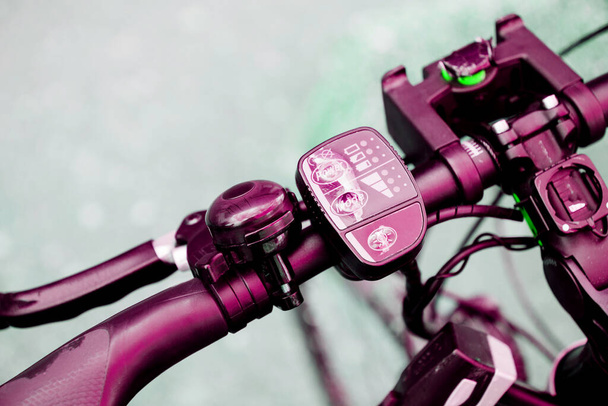 Detail of the steering wheel of a modern electric bicycle with speed controller, battery - Foto, Bild