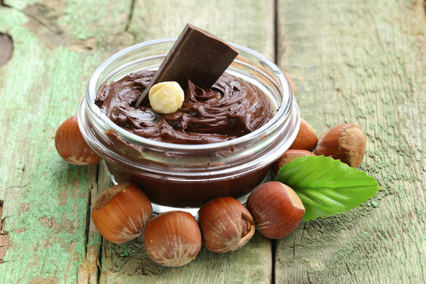 Makea suklaa hasselpähkinä levitä
 - Valokuva, kuva