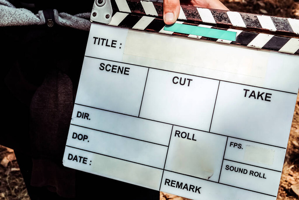 Film Slate, κοντινό πλάνο εικόνα του πληρώματος παραγωγής ταινιών που κατέχουν Slate Film στο σύνολο - Φωτογραφία, εικόνα