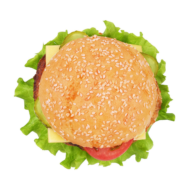 Κλασικό cheeseburger με μπιφτέκι, τουρσί, τυρί, ντομάτα απομονωμένη σε λευκό φόντο. Άνω όψη - Φωτογραφία, εικόνα