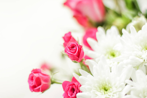 Bouquet de printemps de fleurs en fleurs comme cadeau de vacances ou de mariage
 - Photo, image