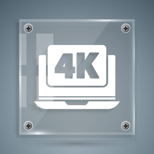 Witte Laptop scherm met 4k video technologie pictogram geïsoleerd op grijze achtergrond. Vierkante glazen panelen. Vector Illustratie - Vector, afbeelding