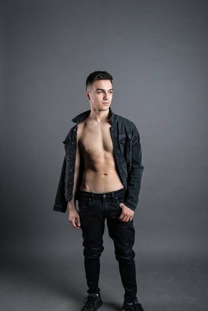 Young serious man posing in studio - Photo, Image