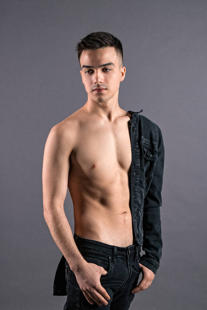 Young serious man posing in studio - Photo, Image