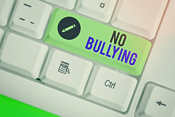 El yazısı metin yazma No Bullying. Kavram anlamı çocuklar arasında saldırgan davranışı durdurmak güç dengesizliği. - Fotoğraf, Görsel
