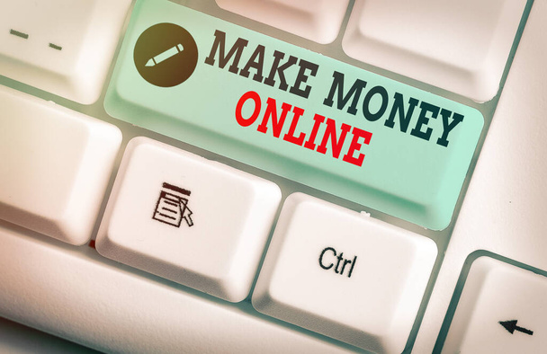 Schrijven notitie tonen geld verdienen online. Zakelijke fotopresentatie maken van winst met behulp van Internet zoals Freelancing of marketing. - Foto, afbeelding