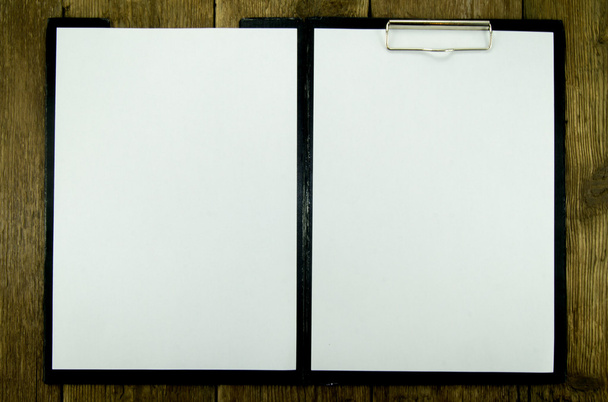 Weißes Papier auf Holz Hintergrund - Foto, Bild