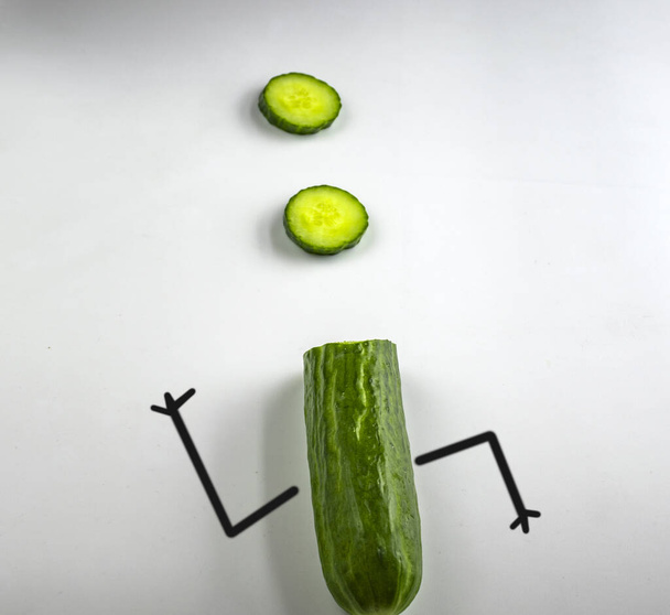 Komkommer geïsoleerd op een witte achtergrond, live komkommer close-up. - Foto, afbeelding