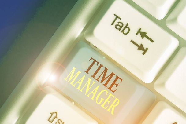 Escritura a mano de texto Time Manager. Concepto que significa proceso de planificación y ejercicio consciente del control del tiempo
. - Foto, imagen