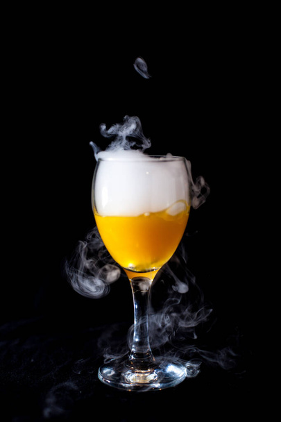 Chemical reaction of dry ice with liquid - Foto, afbeelding