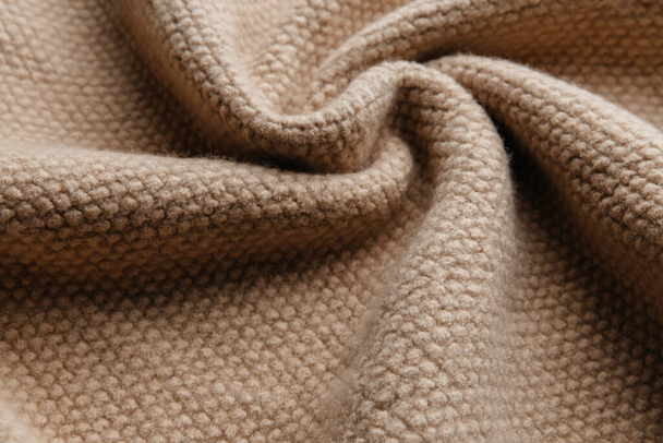 Gestrickte Textur aus brauner Wolle. Faltiger Hintergrund aus Stoff - Foto, Bild