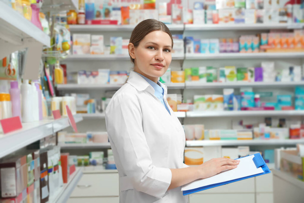Professional pharmacist with clipboard in modern drugstore - Foto, Imagem