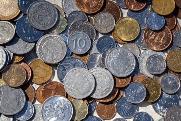 Verschiedene Münzen aus aller Welt. Numismatik. - Foto, Bild