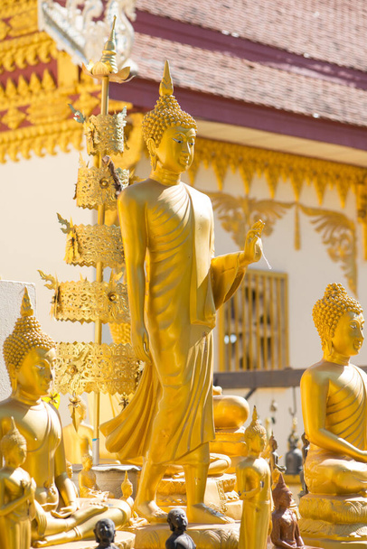Gold Buddha in Wat Phra That Bang Phuan in Nongkhai of Thailand - Foto, Imagem