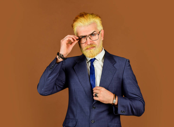 mature man dyed beard and hair. grooming for formal meeting. male beauty and charisma. professional barber at barbershop. agile business. confident businessman wear glasses - Foto, Bild