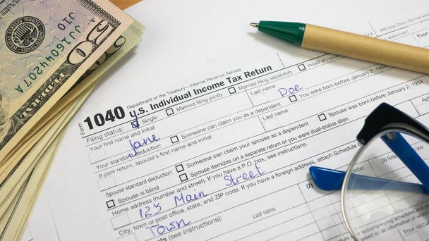 Filled 1040 Tax Form for female person multiple-use names Jane Doe - Foto, Bild