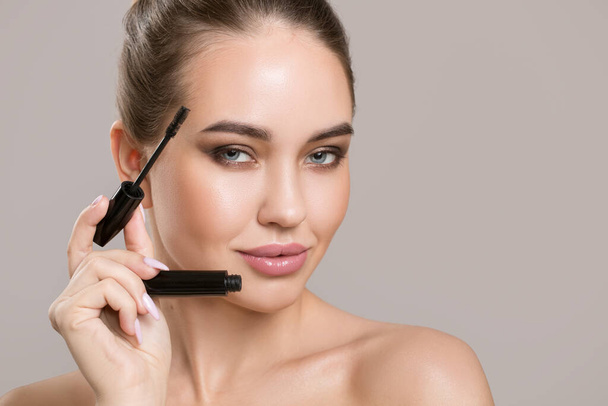 woman doing her makeup eyelashes black mascara - Photo, Image