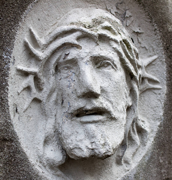 El rostro de Jesucristo en el rostro del sufrimiento. Muerte y crucifixión
 - Foto, Imagen