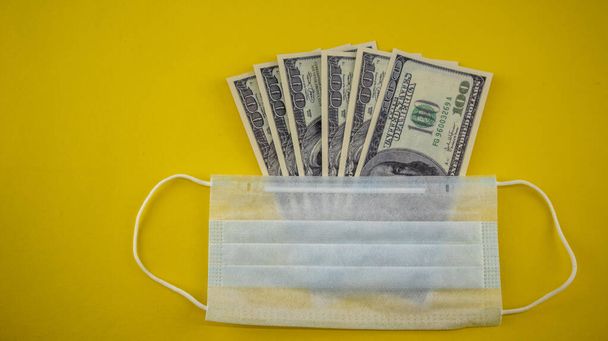 100 dollar bills in medical masks - Фото, изображение