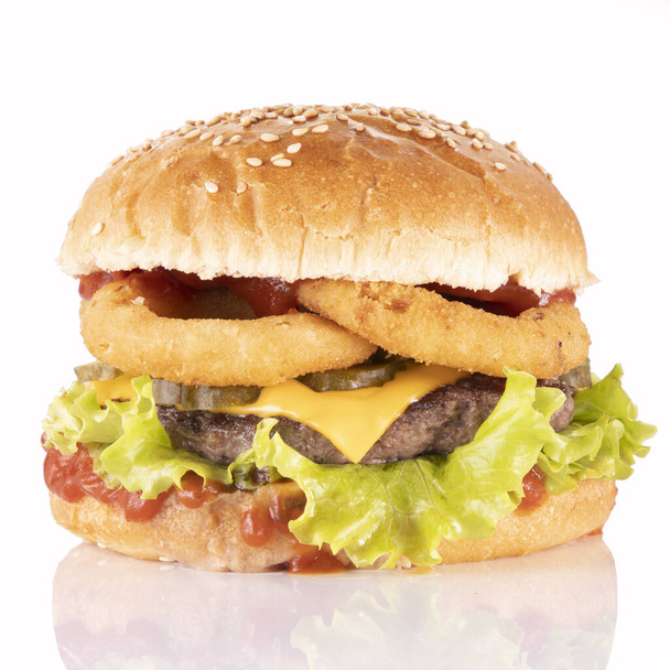 Beyaz arkaplanda hamburger - Fotoğraf, Görsel