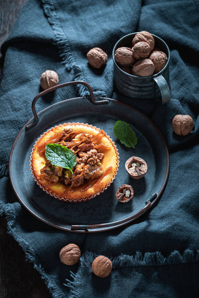 Fresh and sweet walnut cheesecake made nuts and caramel - Valokuva, kuva