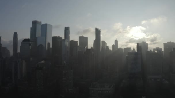 Luchtfoto van New York Skyline in de vroege ochtend, Manhattan Financial District - Video