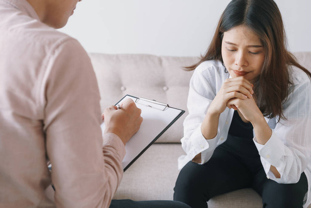  women Asian patients with man psychologist examination consulting and In psychotherapy by the physician in the clinic. psychiatrist concept - Zdjęcie, obraz