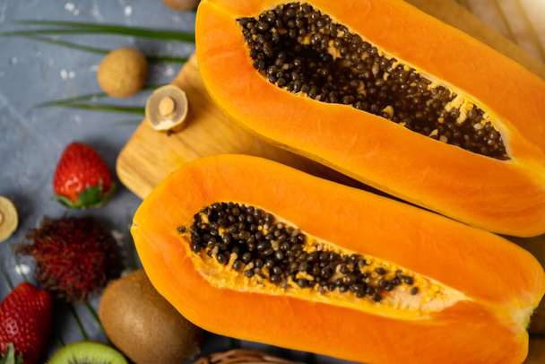 Exotic fruits, papaya on table - Foto, Bild