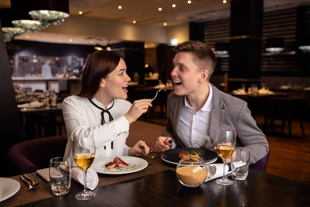Try it couple eat delicious food in restaurant - Фото, зображення