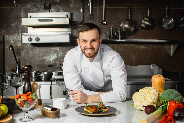 handsome guy enjoy working as chef-cook - Foto, Bild