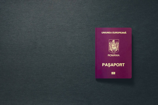Ρουμανία Διαβατήριο σε σκοτεινό φόντο με αντίγραφο χώρου - 3d Εικονογράφηση - Φωτογραφία, εικόνα