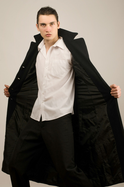 Young businessman in long coat - Foto, afbeelding