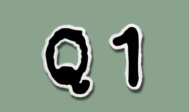 Q1 - Ploché potrhané papírové slovo na zeleném pozadí - koncept grafického písmene ilustrace - Fotografie, Obrázek